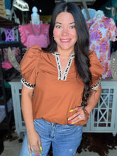 Load image into Gallery viewer, Saddle Leopard V Neck Top

