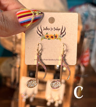 Load image into Gallery viewer, Gold Music Note Earrings
