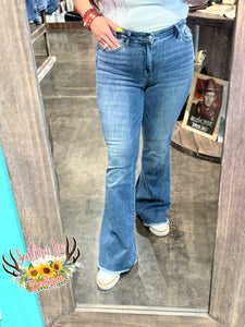 Gloria MR Vintage Wash Flare - Judy Blue Jean